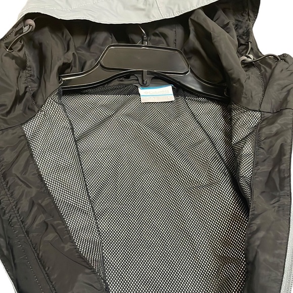 Columbia - Men’s Omni-Tech Waterproof Jacket - Picture 2 of 5